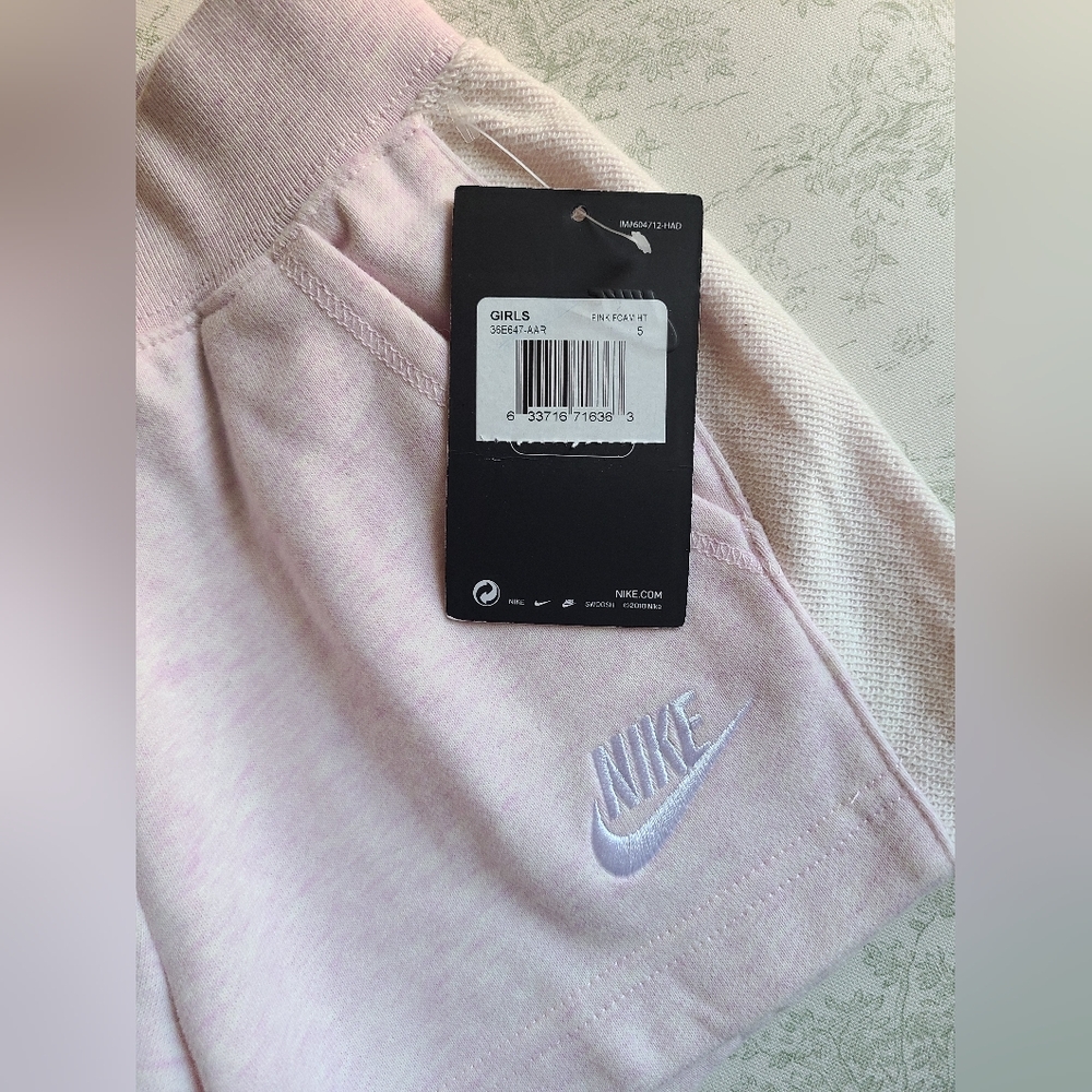 Nike Size 5 - Picture 2 of 6